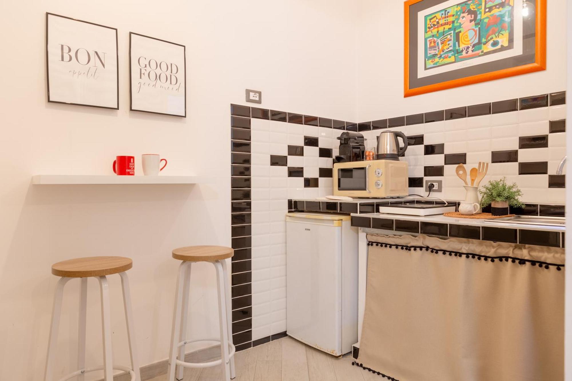 Stanza Comoda E Silenziosa Con Bagno Privato E Area Lavoro E Relax Рим Экстерьер фото